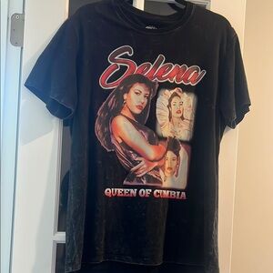 Selena “Queen of Cumbia” Black Graphic Tee – Vintage Wash Y2K Vibes (L)